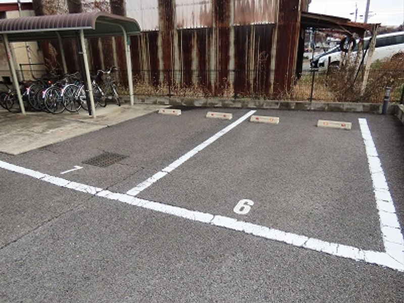 レオパレスエスポワールＫ＆Ｙ 駐車場