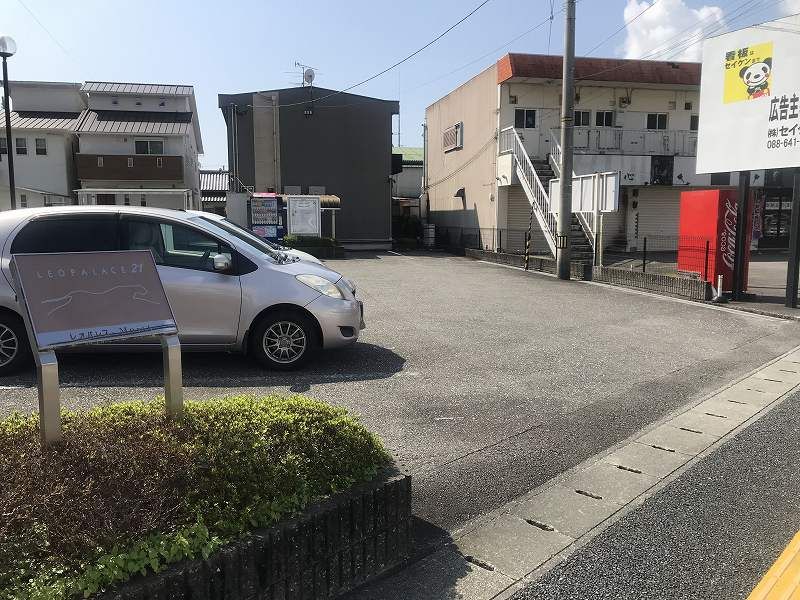 レオパレスＭｅｒｉｔ 駐車場