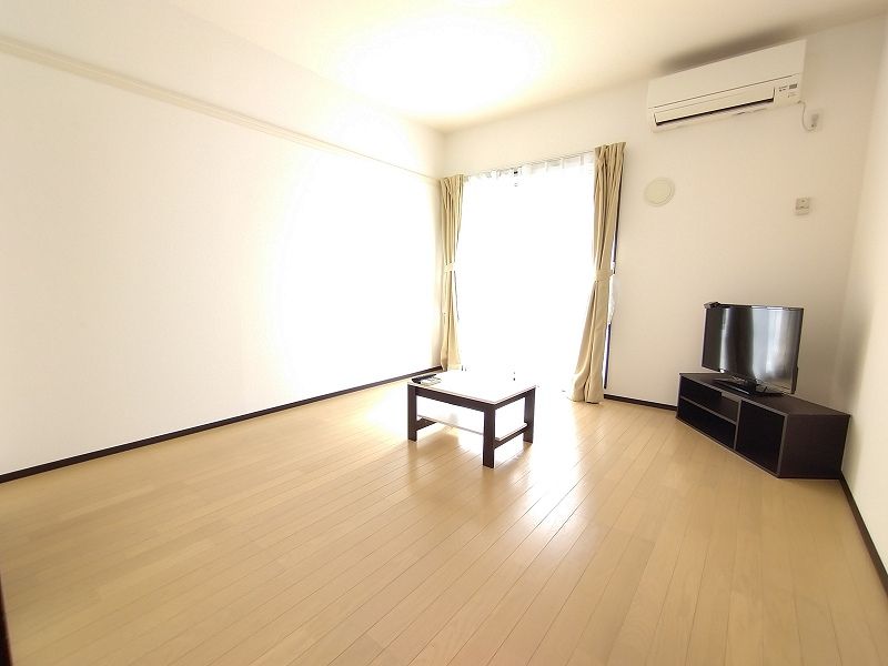 レオネクスト貞和 居間