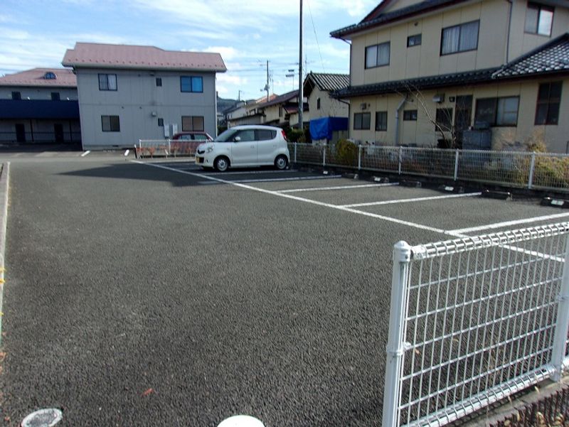 レオパレス幸町 駐車場