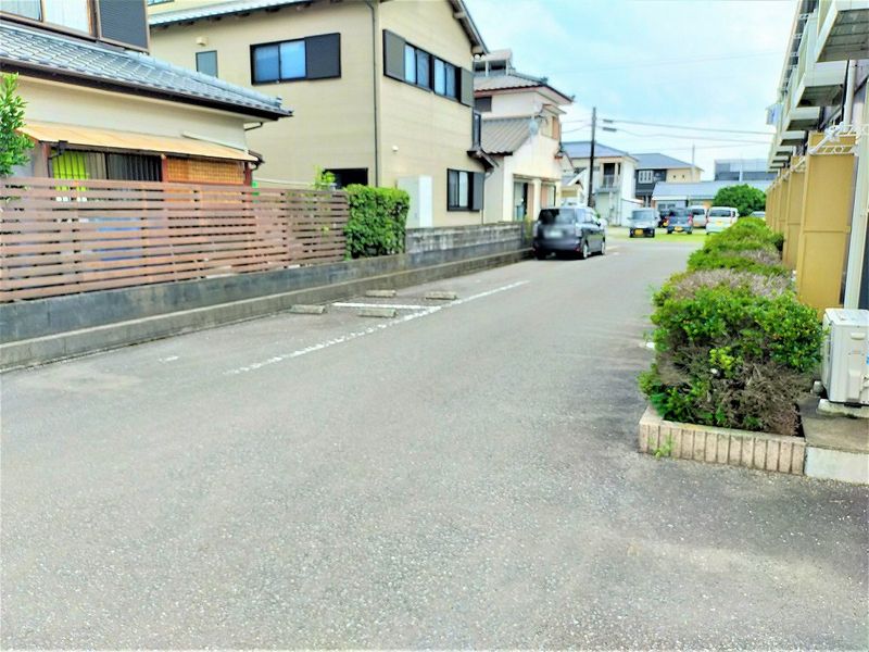 レオパレス和 駐車場