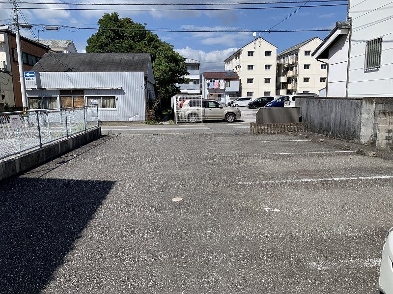 レオパレスカーサ桜井町 駐車場