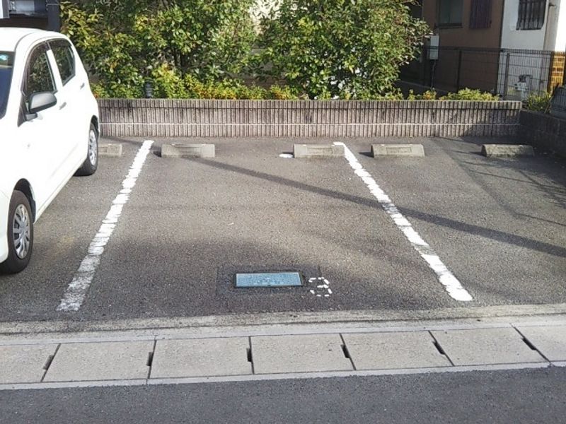 レオパレスヴィクトワール　Ⅱ 駐車場