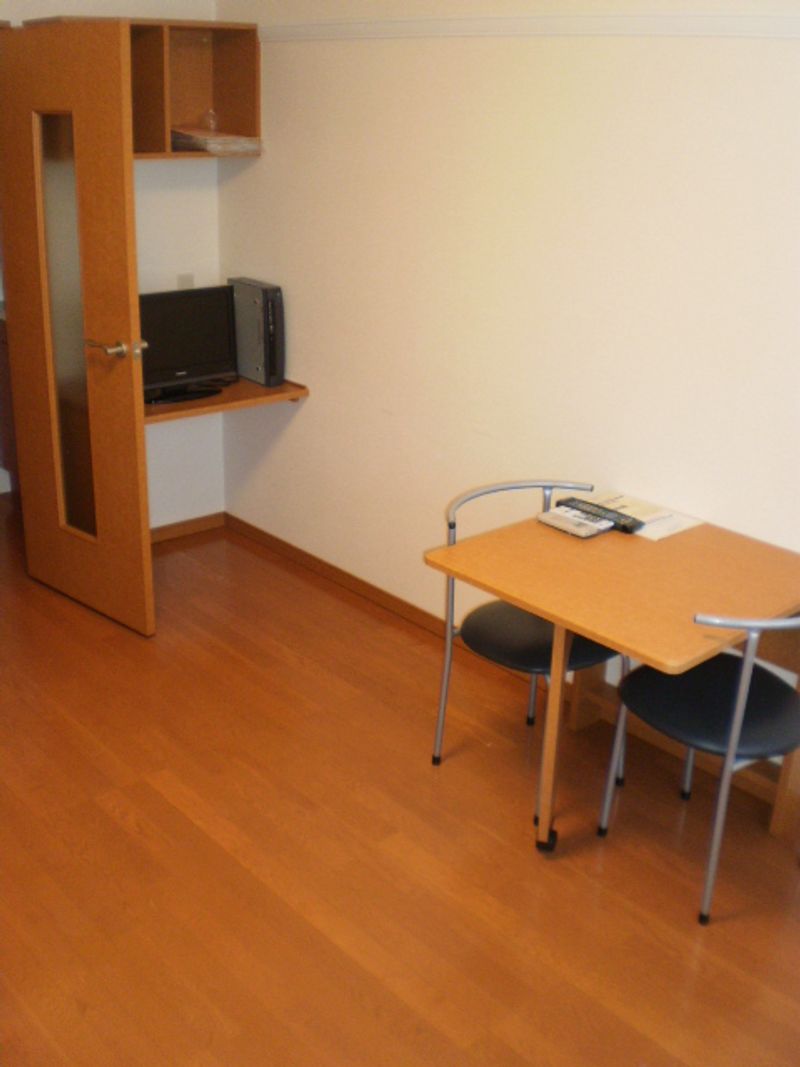 レオパレス中屋敷ルーン 居間