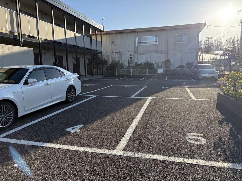 leopalace La Printemps Parking lot