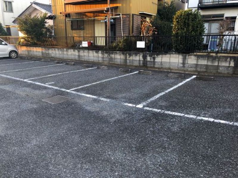 レオパレスモンテローザ 駐車場