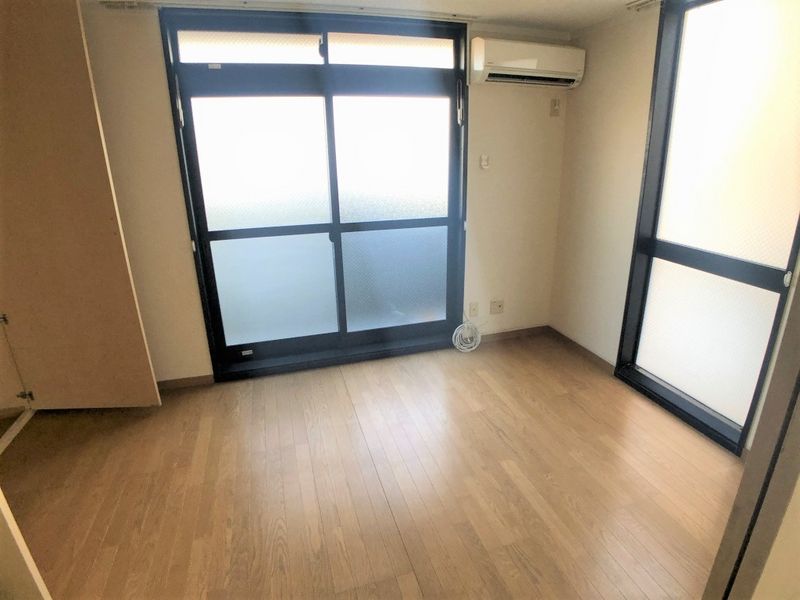 レオパレス新富士 居間