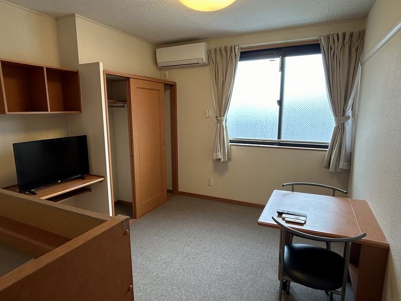 レオパレスシイ　エス 居間
