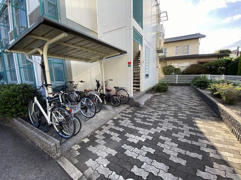 レオパレスフォレストハウス２１ エントランス