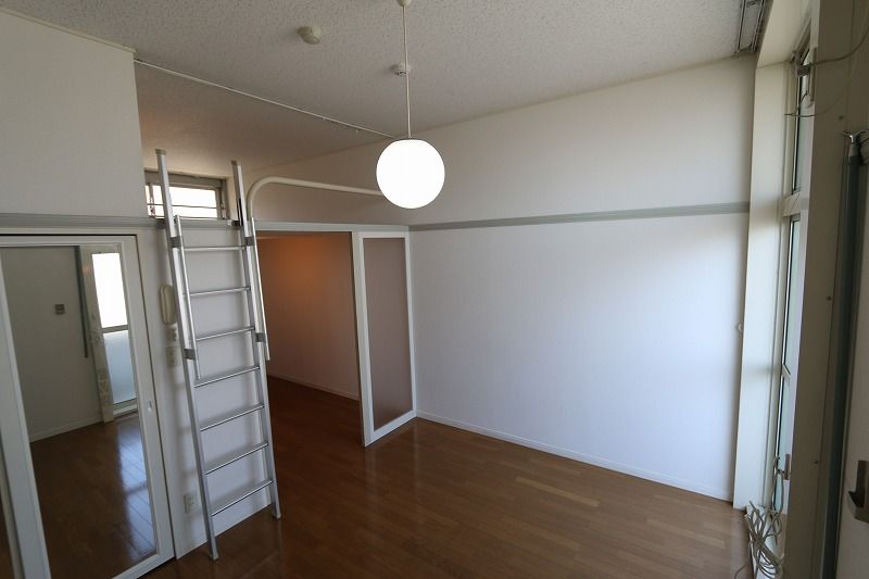 レオパレスシュピール 寝室