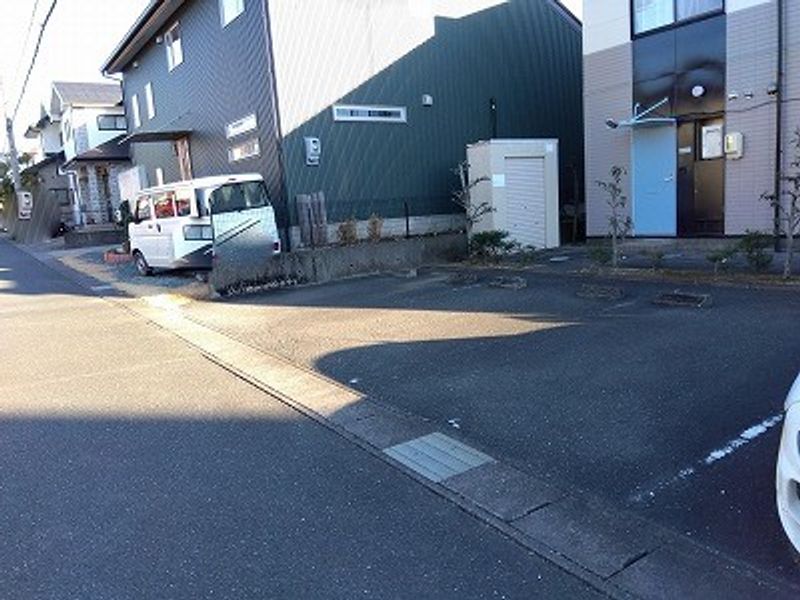 レオパレスピクシスＡ 駐車場
