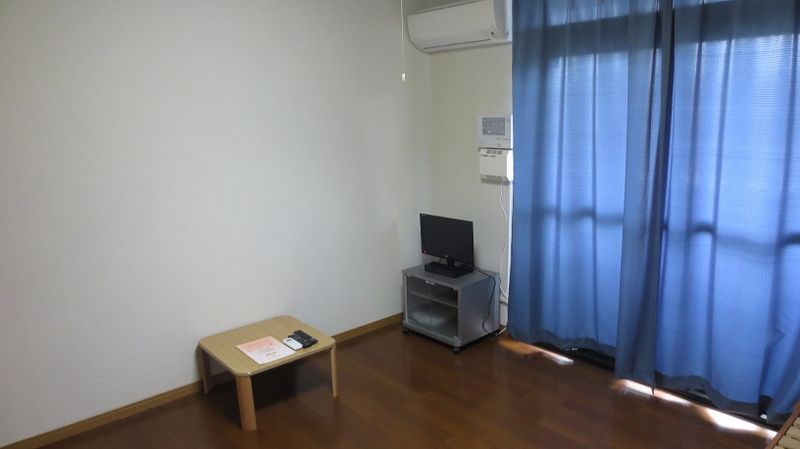 レオパレスフジ 居間