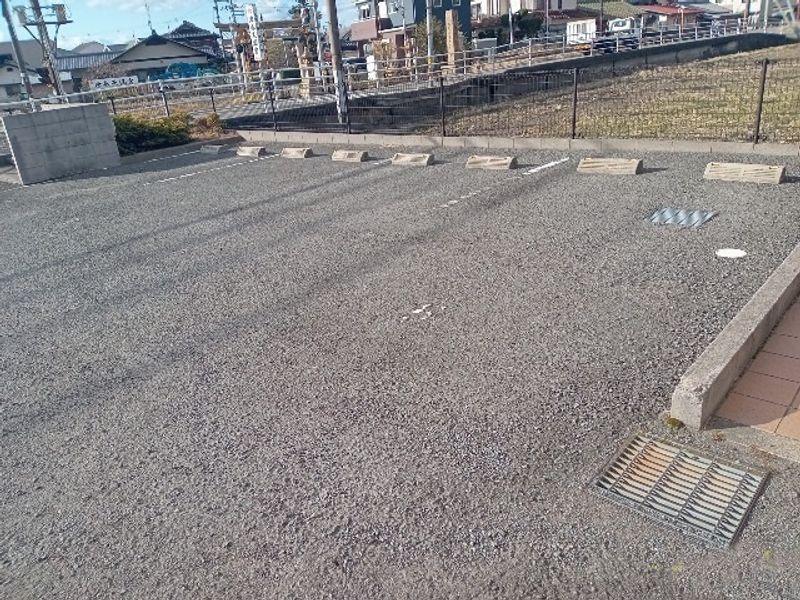 レオパレス実樹 駐車場