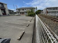 レオネクスト暁 駐車場