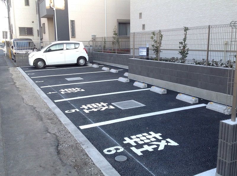 クレイノファースト東原 駐車場