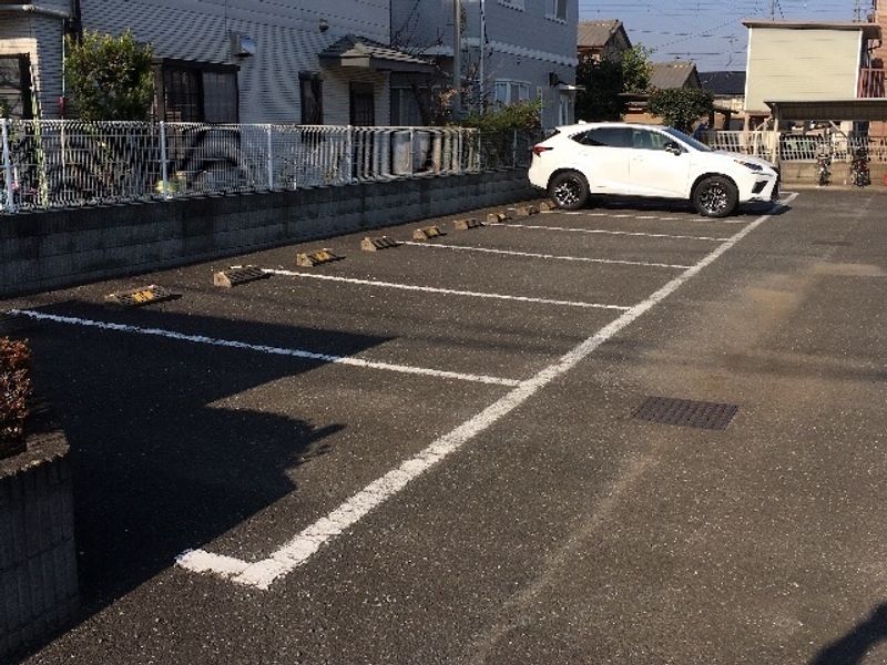 レオパレスグリーンランド 駐車場