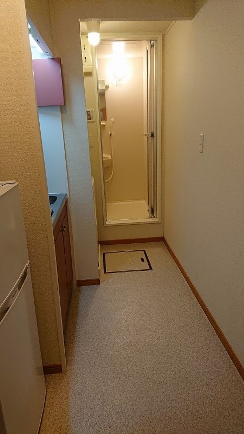 レオパレスシャトル 玄関