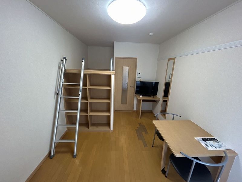 レオパレスサントーヨーⅡ 居間
