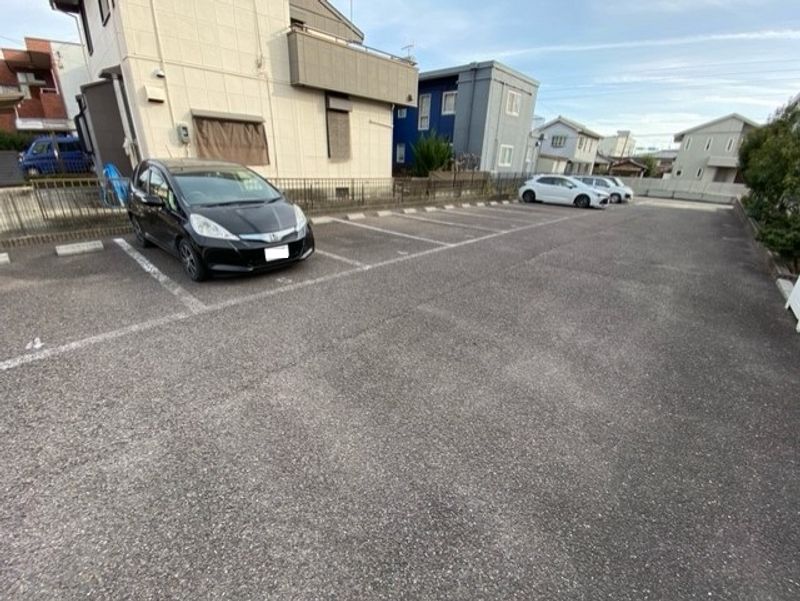 レオパレス長谷川 駐車場