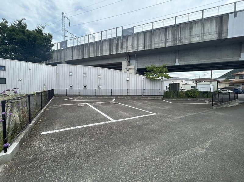 レオパレスサーンクタカダ 駐車場