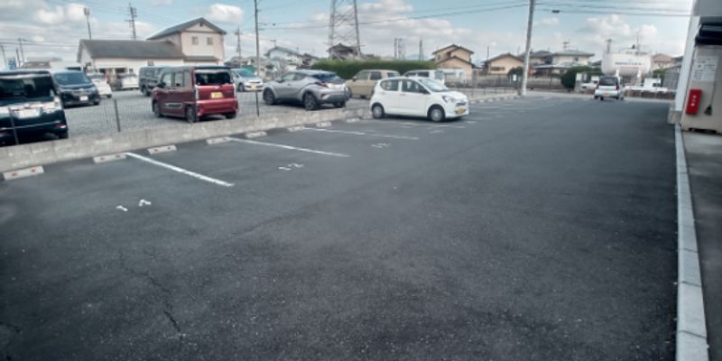 レオネクスト松の本 駐車場