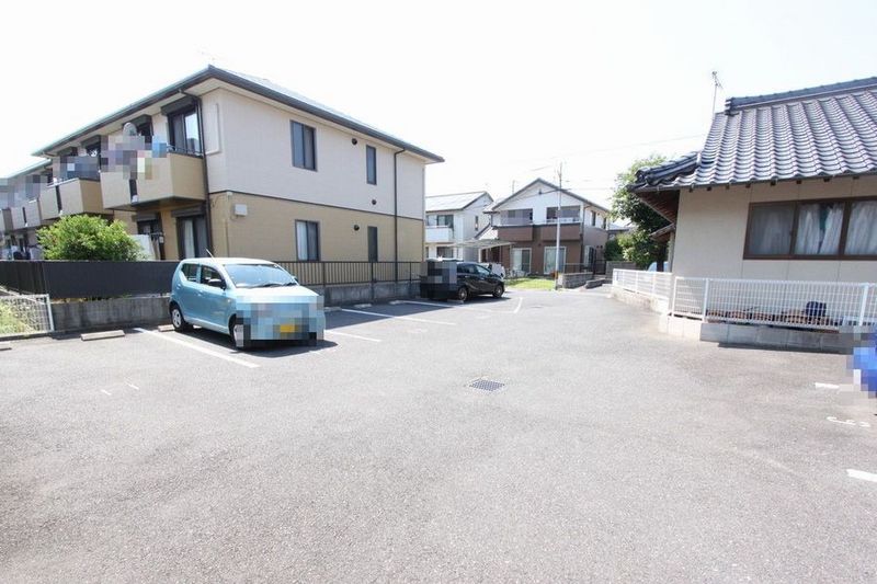 レオパレスフィオーレ 駐車場