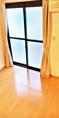 レオパレスアウロラ 居間