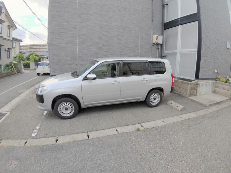 レオパレスサンビオラ 駐車場