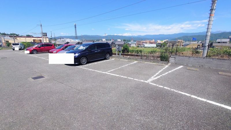 レオパレスムイ　オエステ 駐車場