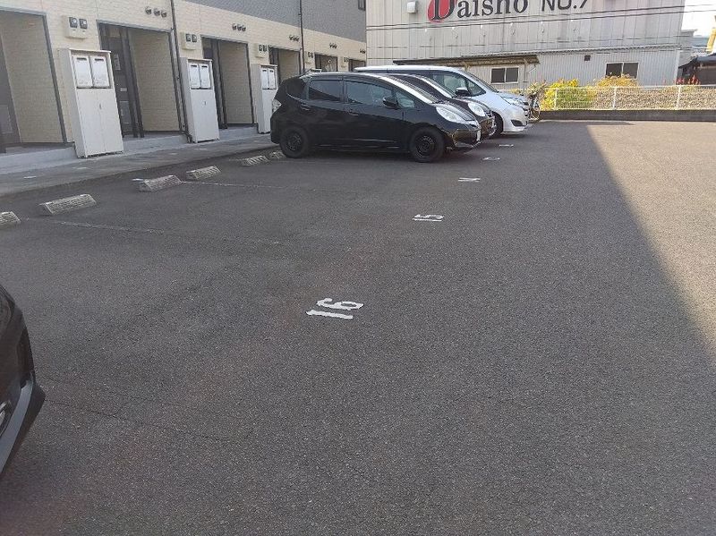 レオパレスアンクル　サム 駐車場