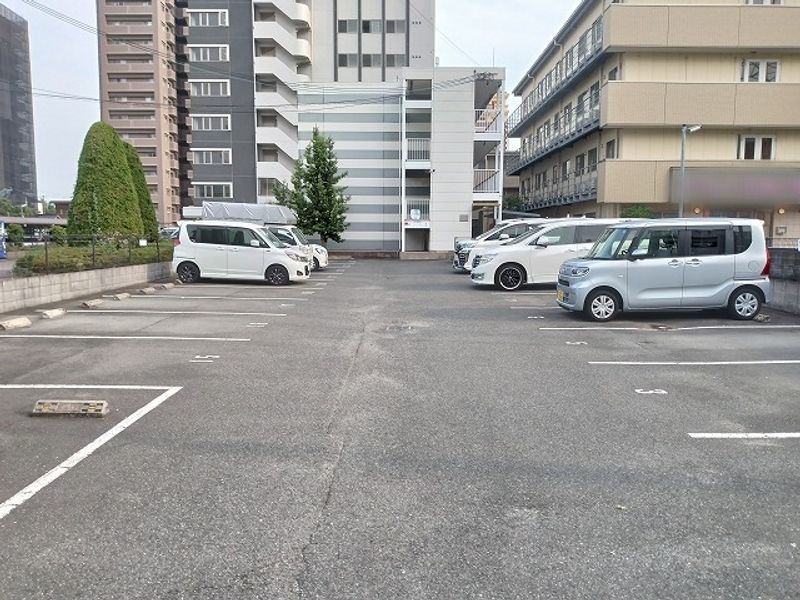 レオパレスサウスフィールド 駐車場