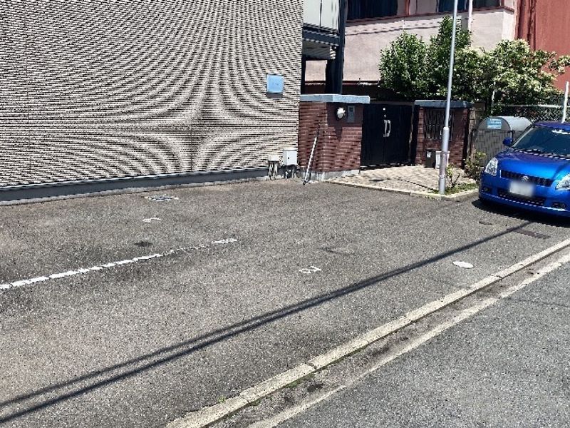 レオパレスシュン 駐車場