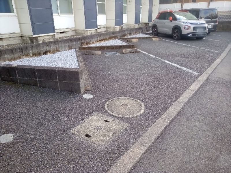 レオパレスイサヤマ 駐車場