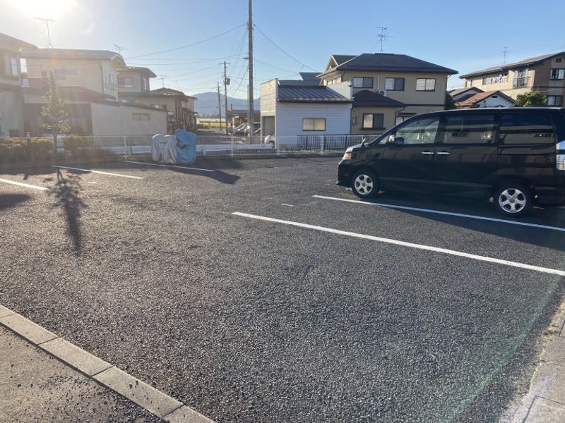 レオパレス瀬波 駐車場