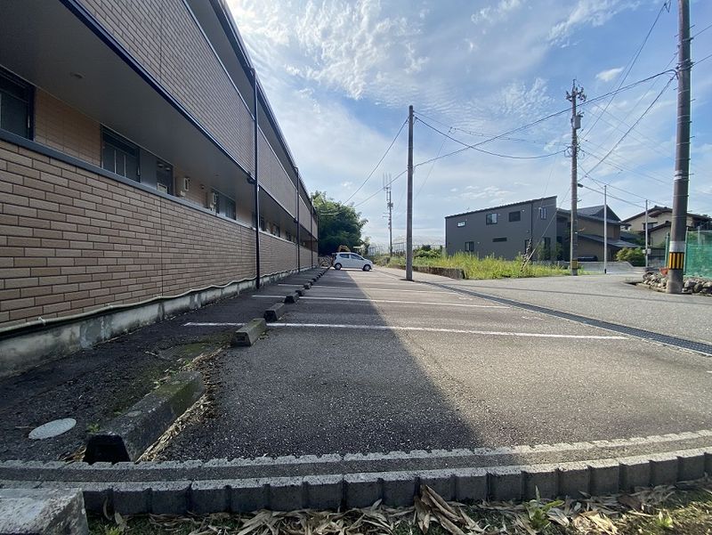 レオパレス丘 駐車場