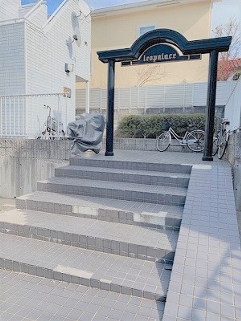 レオパレスドメーヌ エントランス