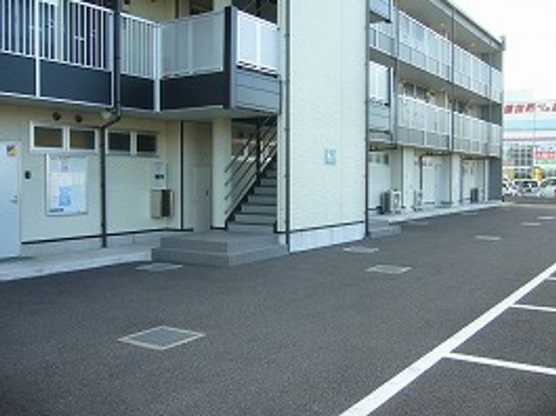レオパレス宇都宮南 エントランス