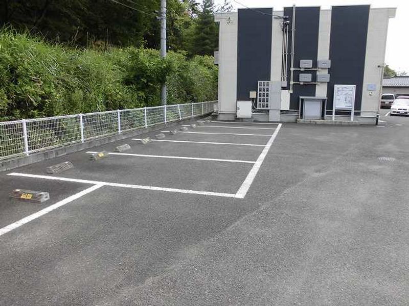レオネクストカモミール 駐車場