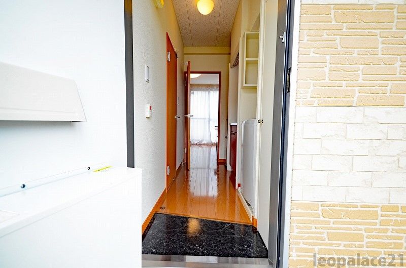 レオパレスメゾンドヒノデ 玄関