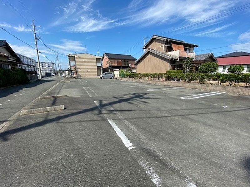 レオパレスすばる 駐車場