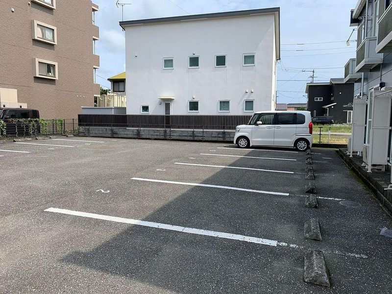 レオパレス和泉 駐車場