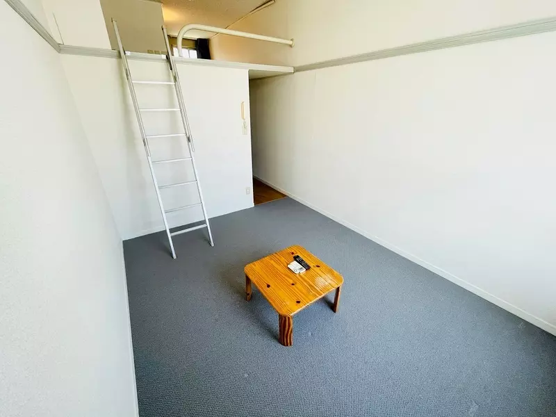 レオパレス阿賀 居間