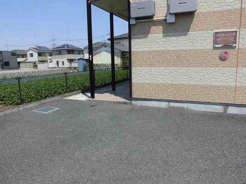 レオパレス愛 エントランス