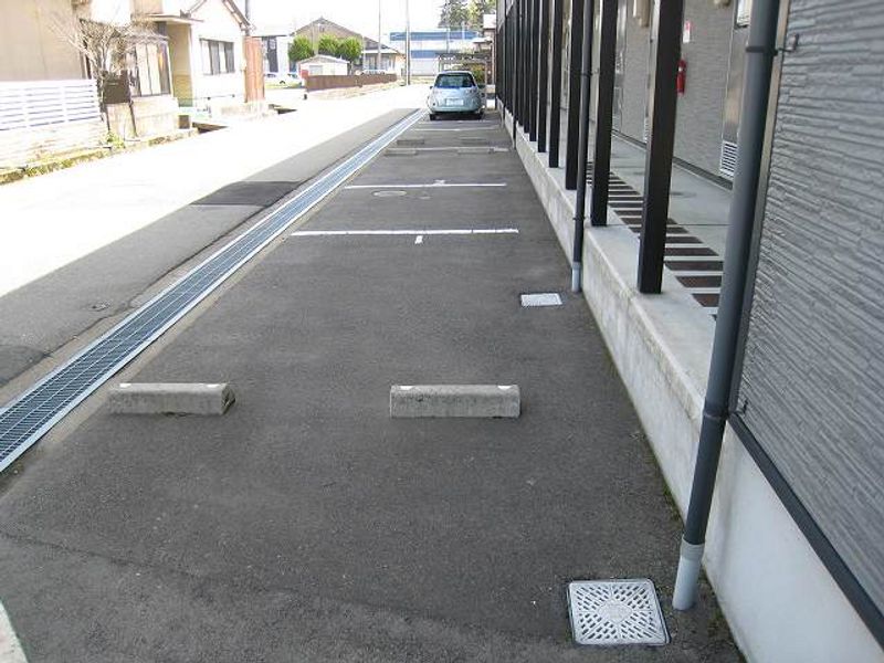 レオパレスＲＡＫＵＪＯ 駐車場