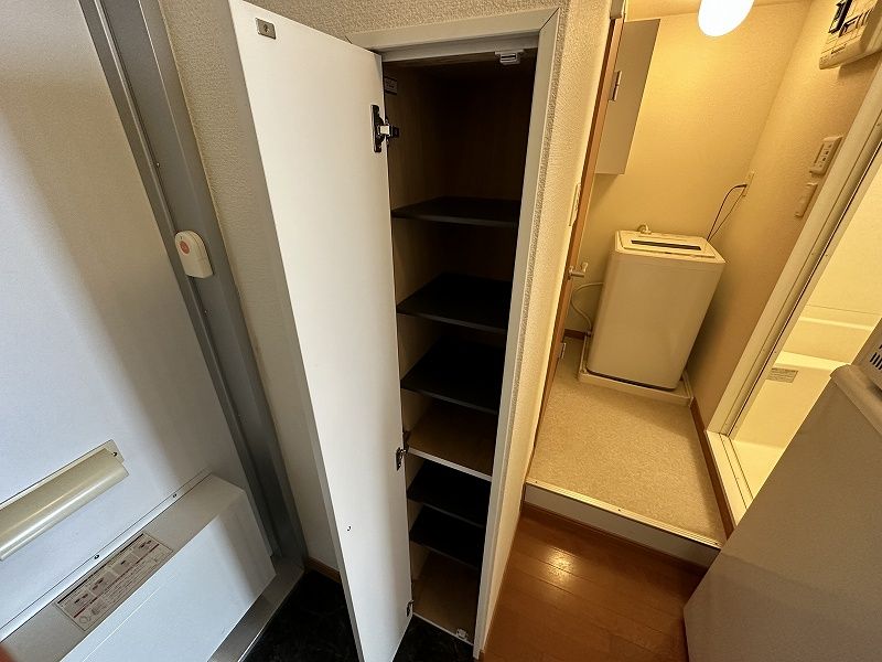 レオパレスアクエリアス 玄関