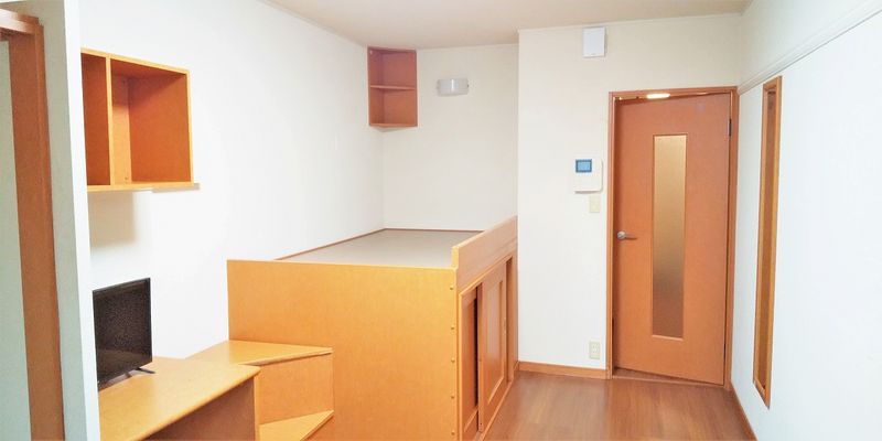 レオパレス宮本長栄 居間