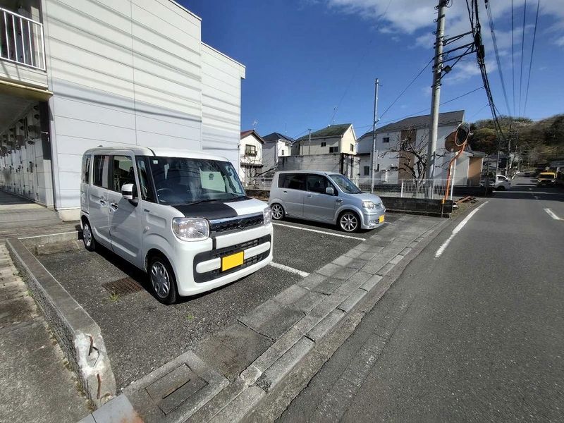 レオパレスプロシード 駐車場