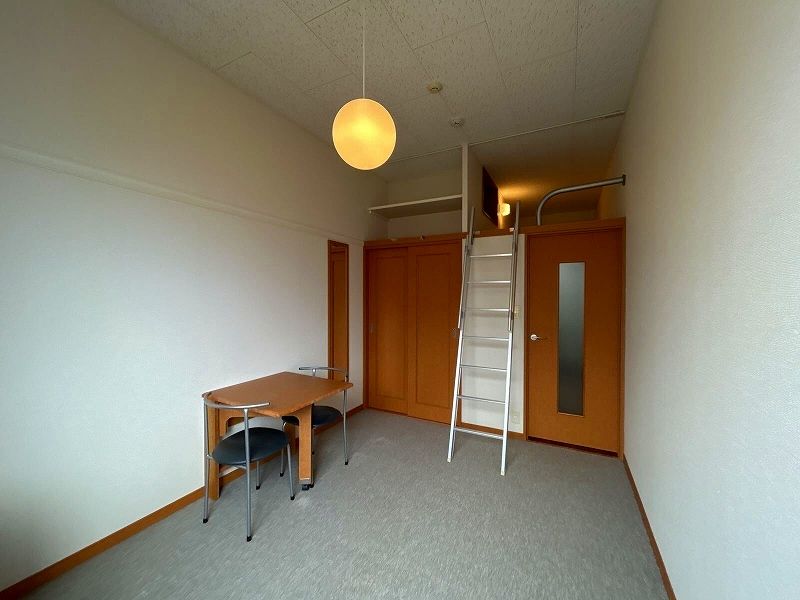 レオパレスシュウケン 居間