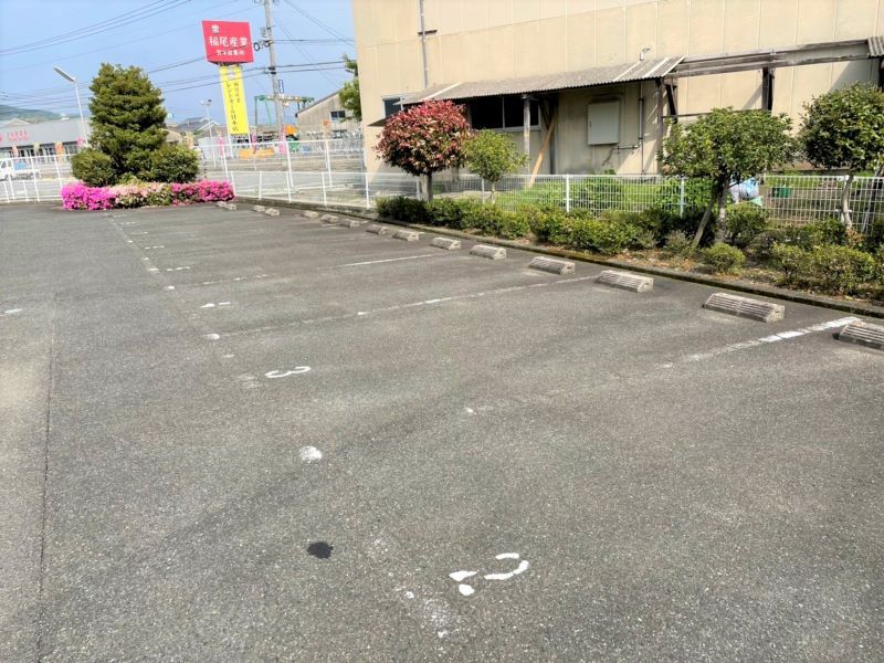 レオパレスハニーランド 駐車場