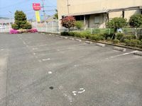 レオパレスハニーランド 駐車場